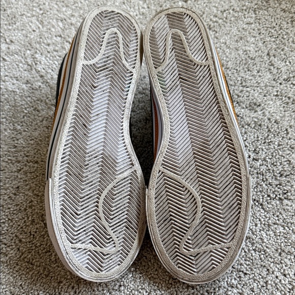 Nike Woman’s White and Tan Sneakers - Picture 9 of 10